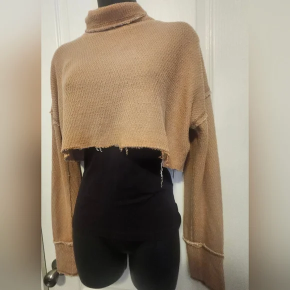 Urban Outfitters Camel Cropped Knit Top Size Small NWT - Picture 4 of 6
